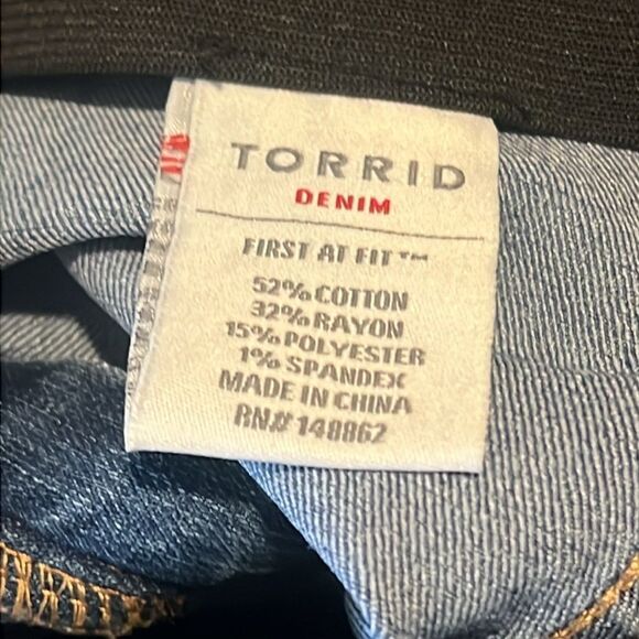 Torrid Blue Medium Wash Princess Seams Denim Mini Skirt Size 16 - Picture 6 of 9